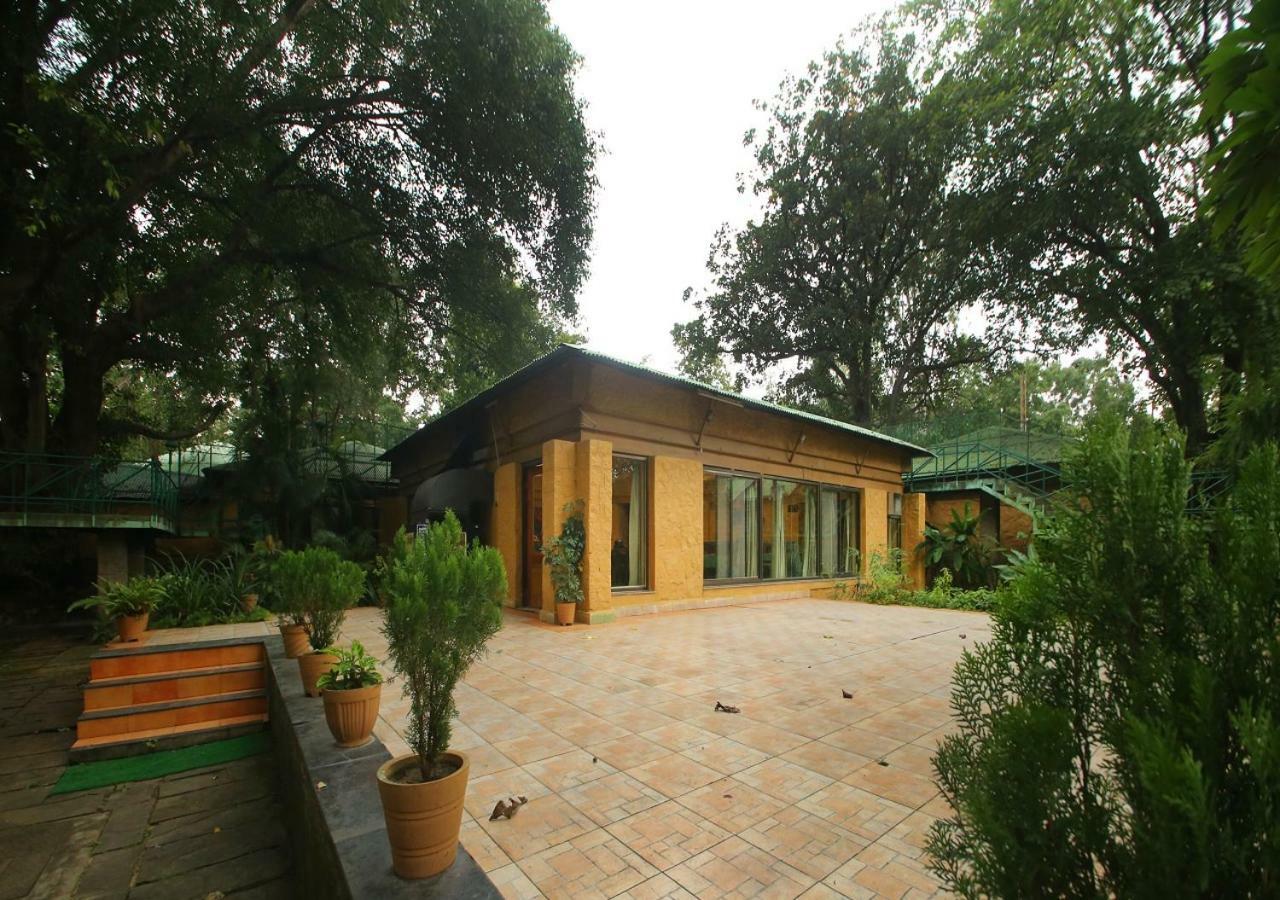 Mpt White Tiger Forest Lodge Tāla Екстериор снимка