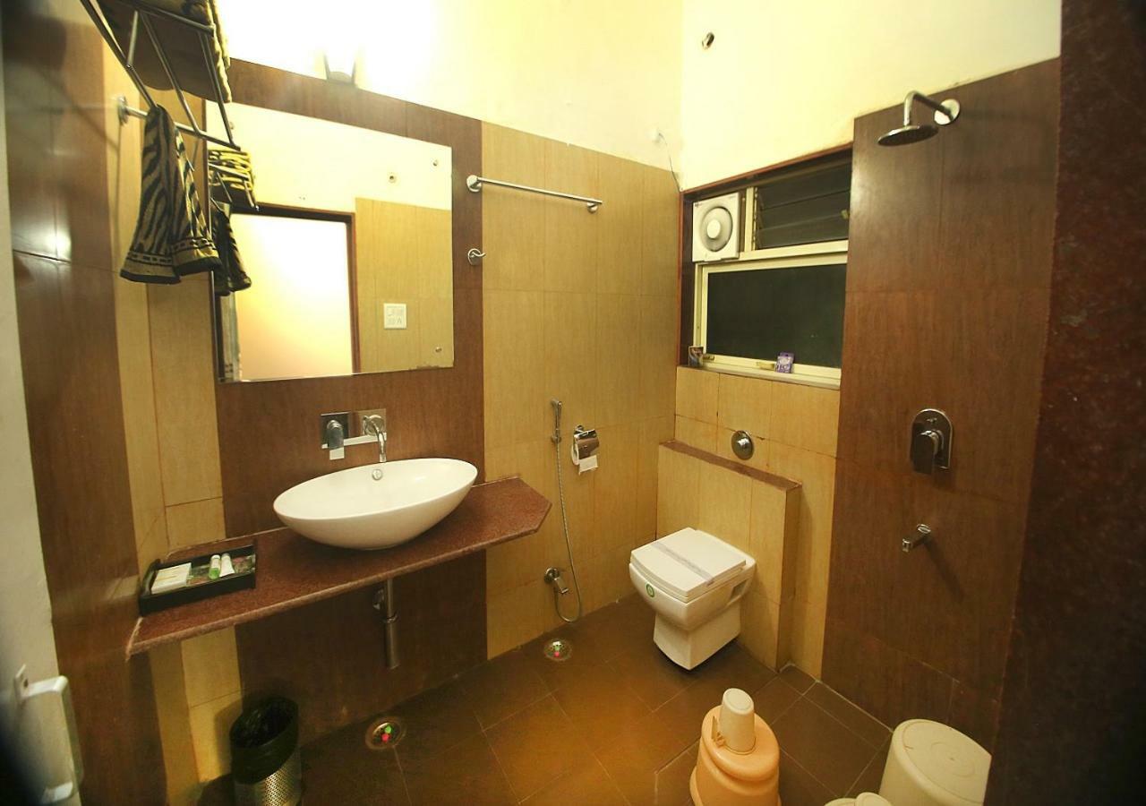 Mpt White Tiger Forest Lodge Tāla Екстериор снимка